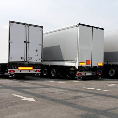 TRUCK UNLOADING